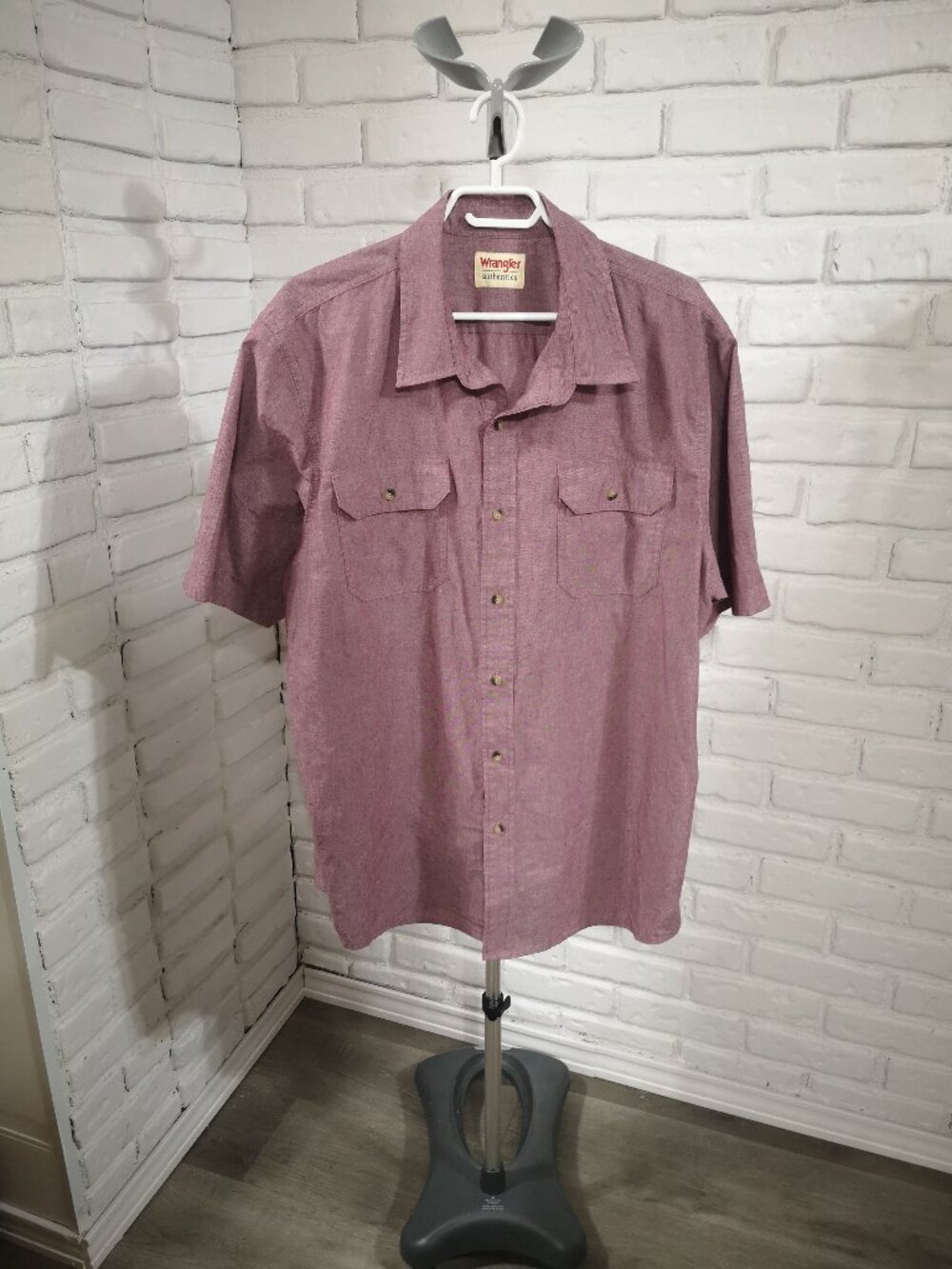 Wrangler Authentics Men's Size XL Burgundy Short Sleeves Button Front Shirt